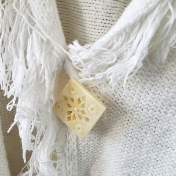 Cozy white cardigan with fringe - Picture 4 of 4